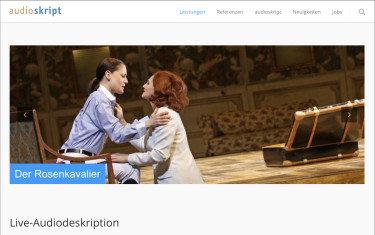 Screenshot audioscript.de: Seite mit Angebot für Live Audio-Description und Visualisierung mit Bild aus Theater-Aufführung „Der Rosenkavalier“